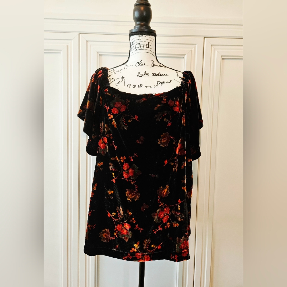 Floral Off-Shoulder Velvet Top